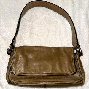 Tan shoulder strap Fossil purse